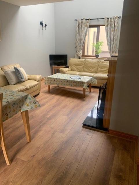 No 14 Village House, Sneem, 4 Bedrooms * Sneem