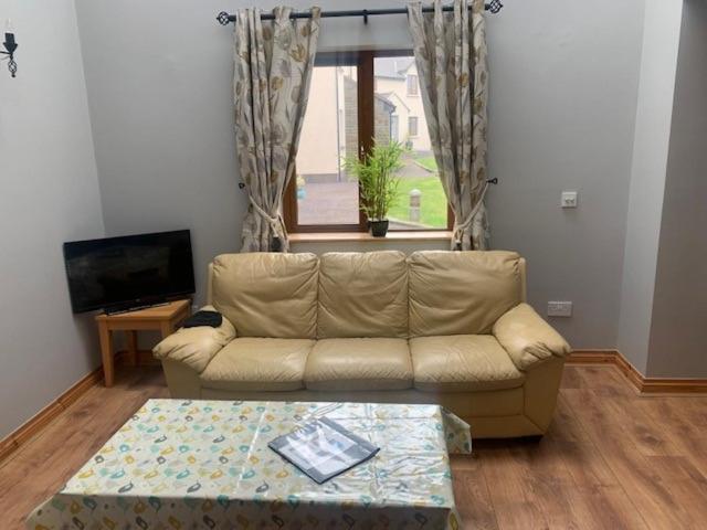 No 14 Village House, Sneem, 4 Bedrooms Holiday home Sneem