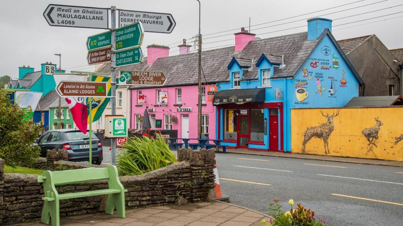 No 14 Village House, Sneem, 4 Bedrooms Holiday home