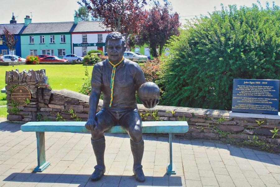 No 14 Village House, Sneem, 4 Bedrooms Holiday home